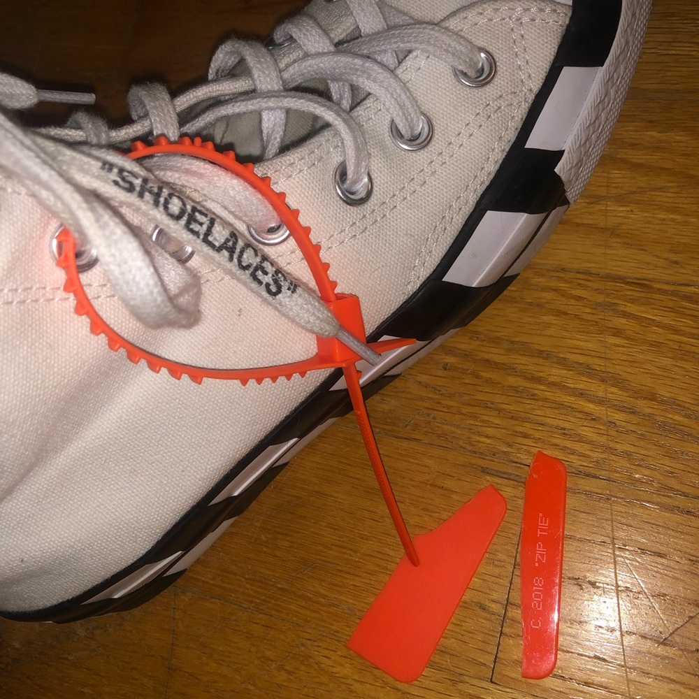 Off-White Converse - Picture 5 of 6